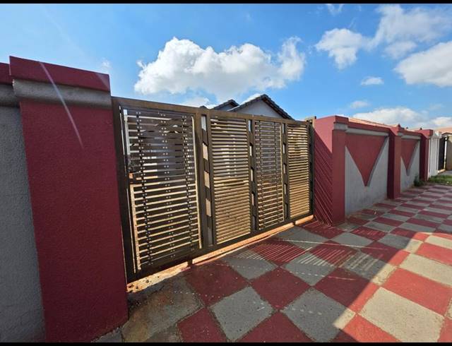 3 BEDROOM HOUSE FOR SALE IN DAWN PARK